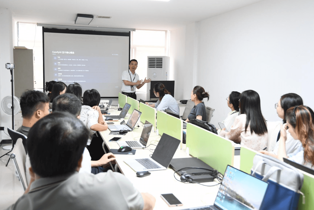 抱AIGC赋能新课堂——我校开展教师AIGC应用一日培训