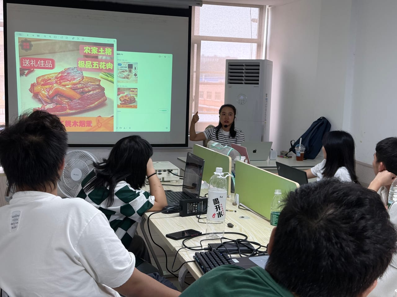 优质教学环境 赋能实战课堂——走进我校AIGC+跨境电商实训教室